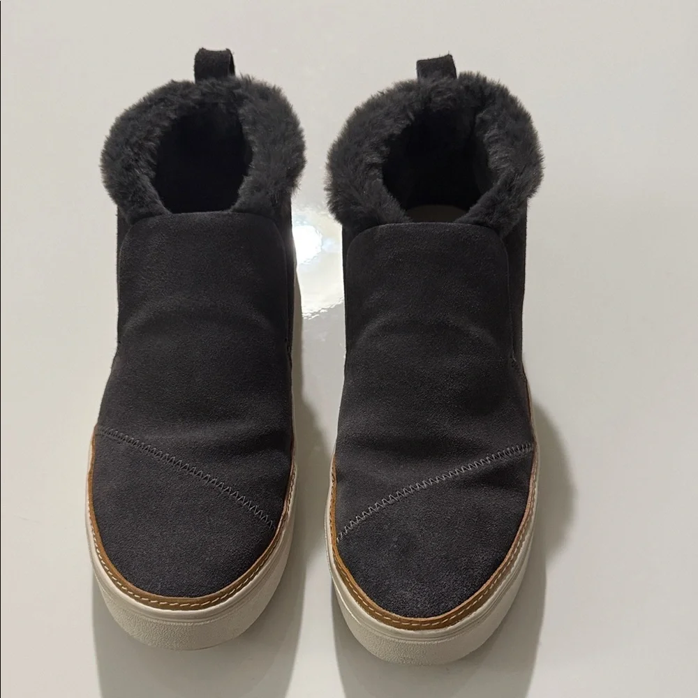 Toms Paxton Booties Womens 7.5 Slip-On Water Resistant Gray Suede Fur Lined